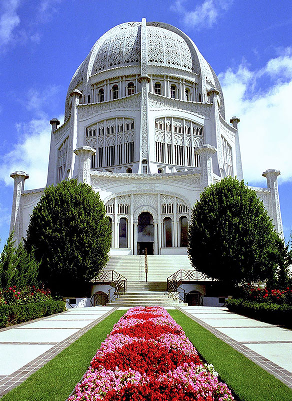 Spanish devotional programs are held at the House of Worship in Wilmette Illinois.